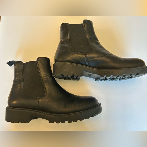 Vagabond Chelsa Classic Black Leather Pull On Boots - Picture 2 of 16